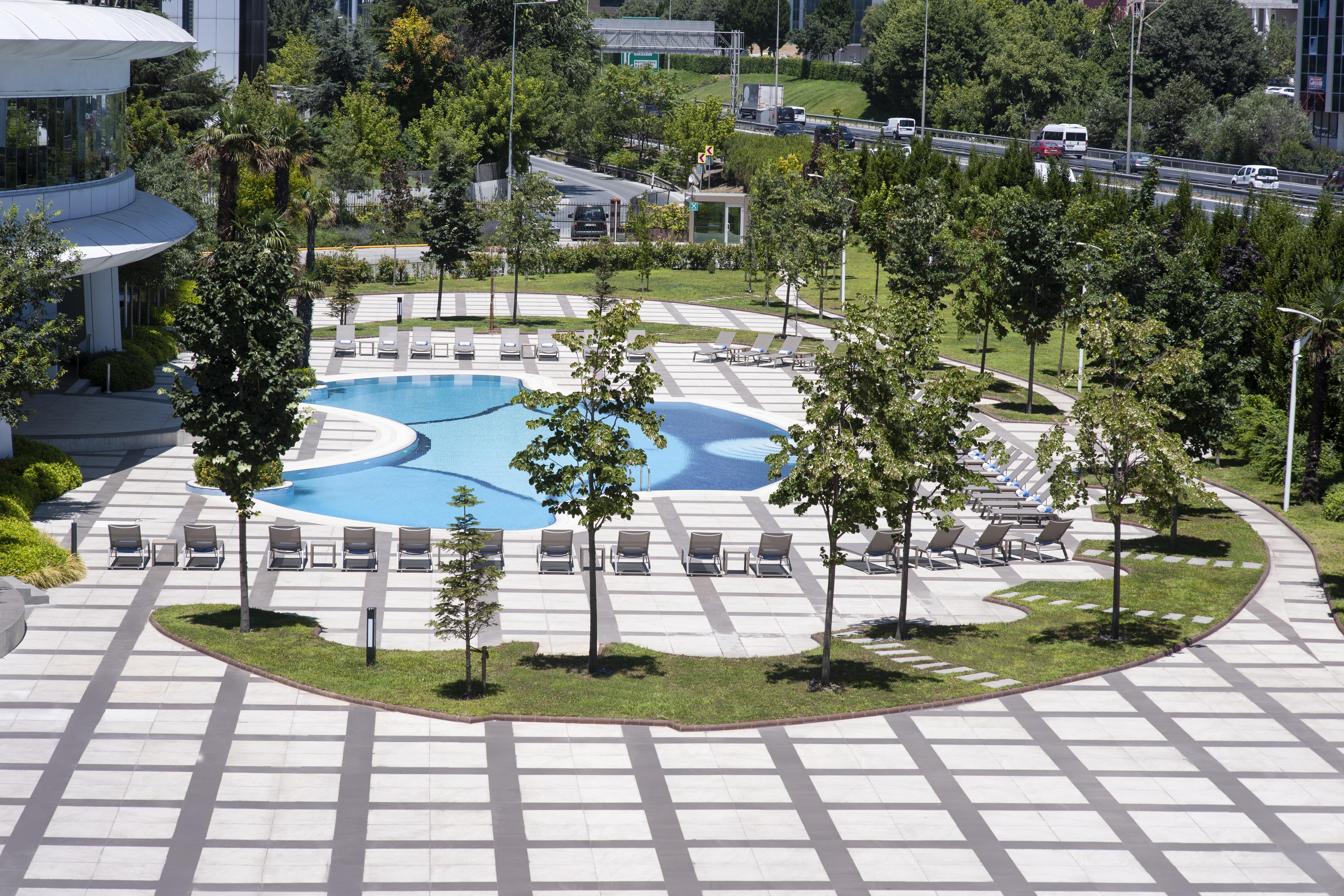 Elite World Grand Istanbul Basin Ekspres Hotel Exterior photo The park