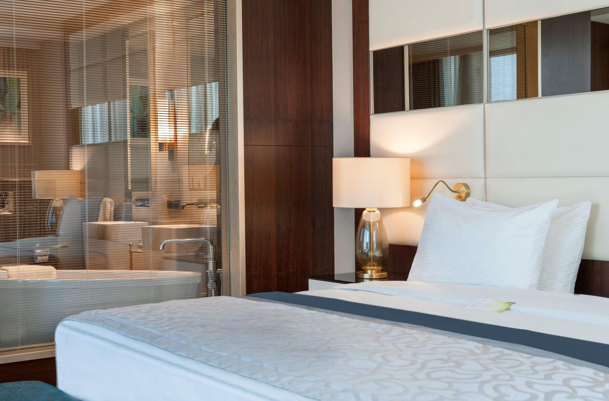 Elite World Grand Istanbul Basin Ekspres Hotel Exterior photo A bedroom in the hotel