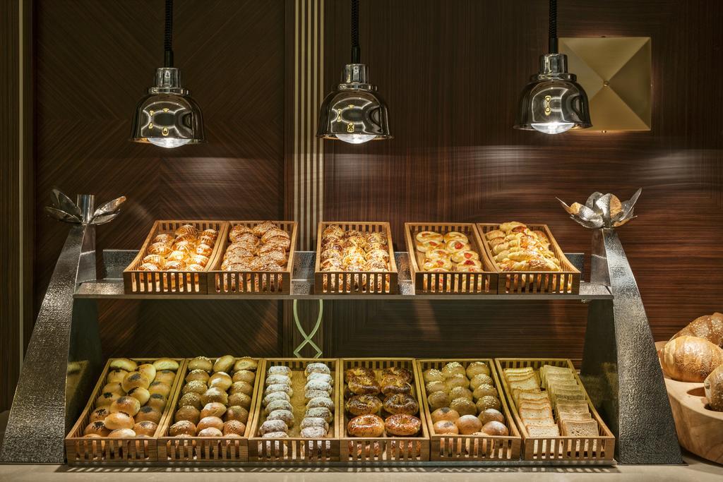 Elite World Grand Istanbul Basin Ekspres Hotel Exterior photo Buns at a bakery
