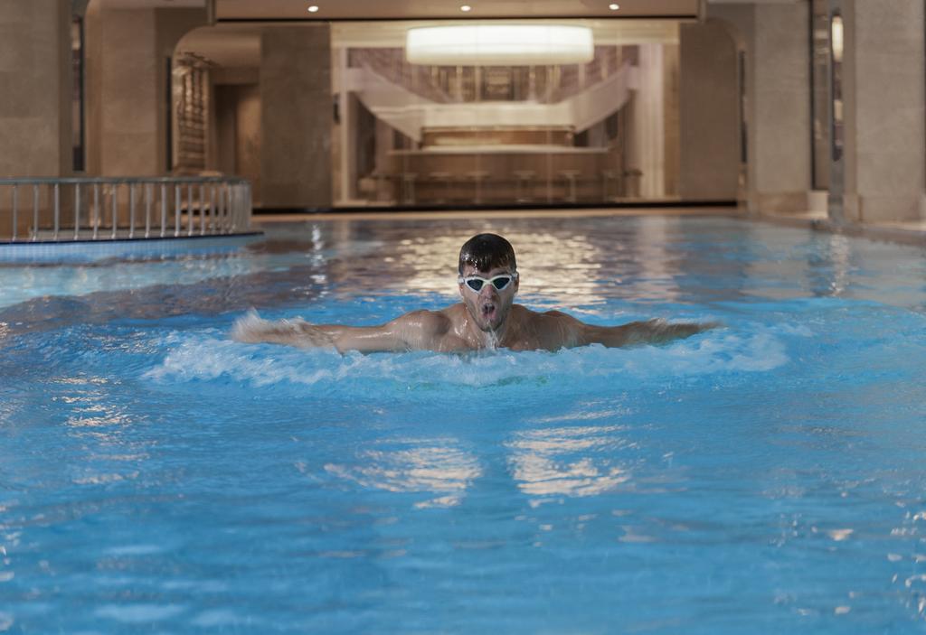 Elite World Grand Istanbul Basin Ekspres Hotel Exterior photo Swimming pool