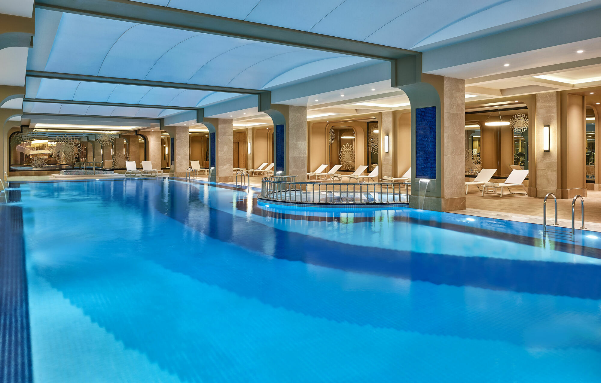 Elite World Grand Istanbul Basin Ekspres Hotel Exterior photo Indoor pool