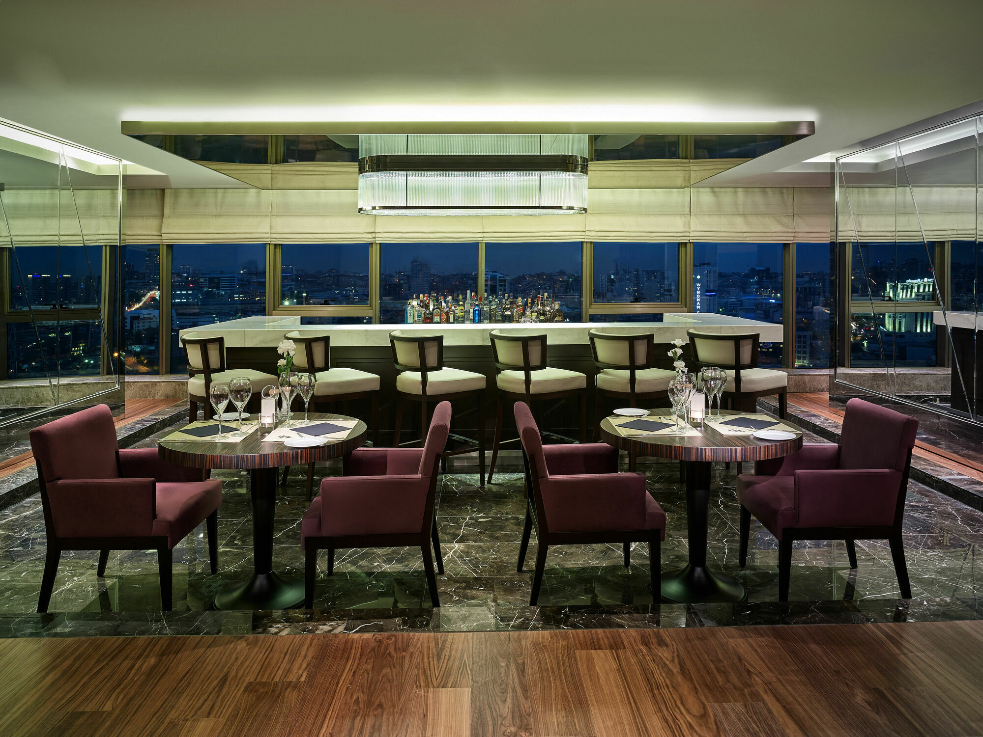 Elite World Grand Istanbul Basin Ekspres Hotel Exterior photo The bar at the 39th floor